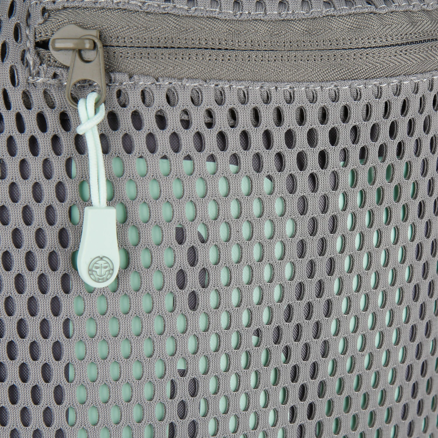 BIDI BADU Pluterch Sportbeutel - Grau 5 BIDI BADU Pluterch Sportbeutel - Grau – Bild 3